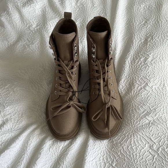 NWT Canvas Platform Boots - Picture 2 of 4